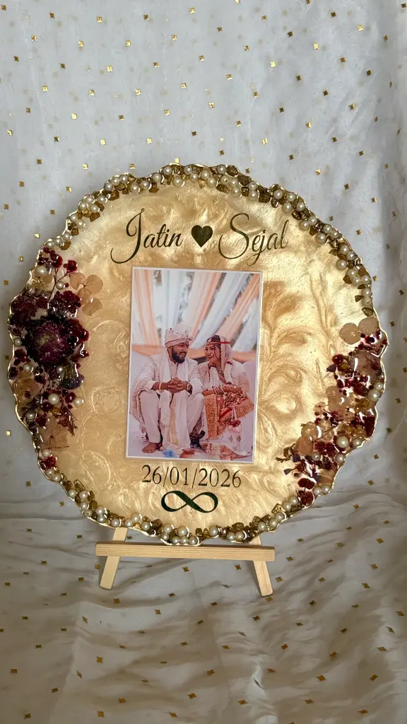 Image of 10 inch agate floral couple frame